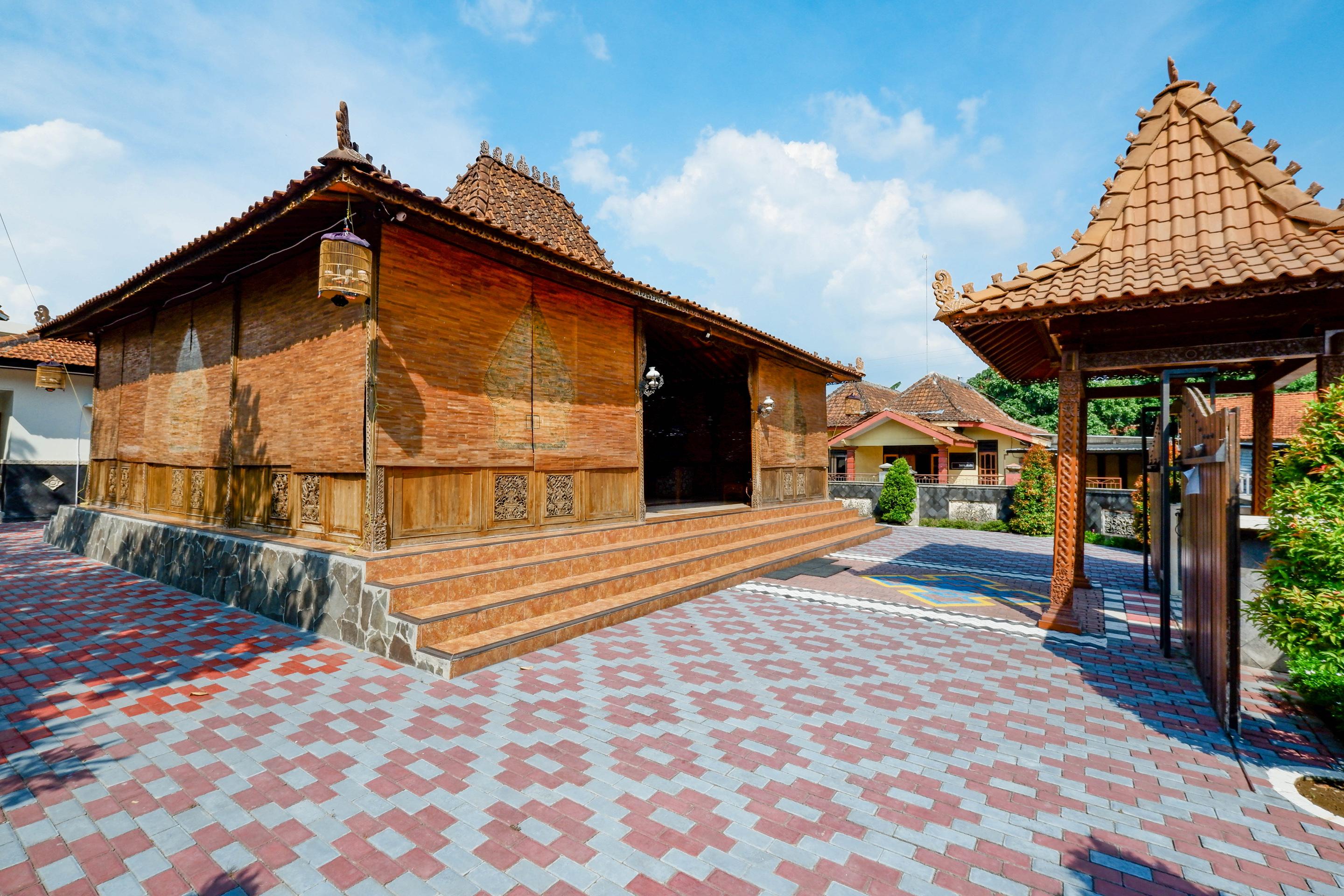 Oyo 2327 Pagsis Village Klaten Extérieur photo